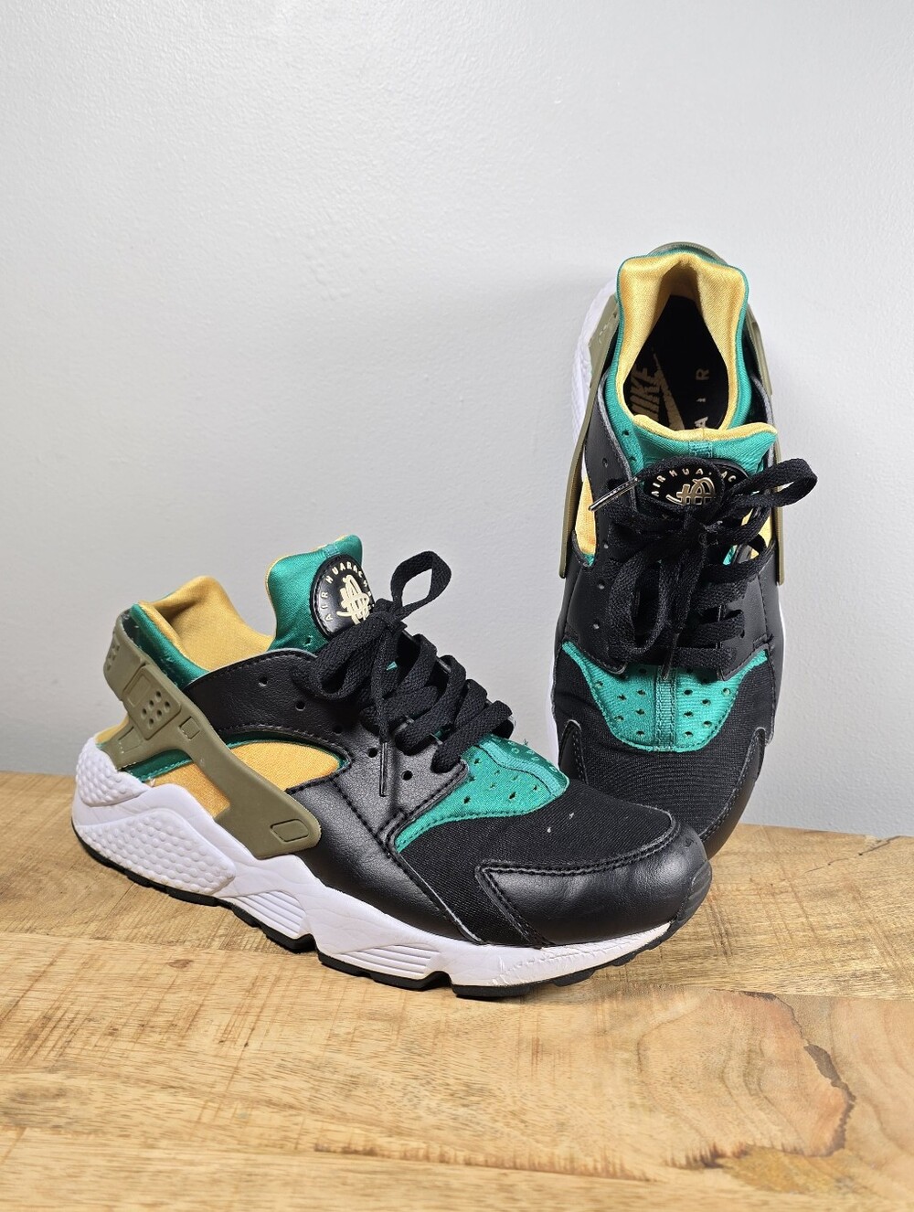 Nike Men's Black, Teal and Yellow Lace-Up Sneakers